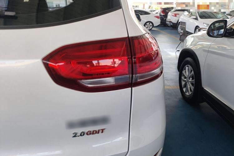 Used Haval H6 2017 Red Label 2.0T Automatic Two-Wheel Drive ZhiShang Model
