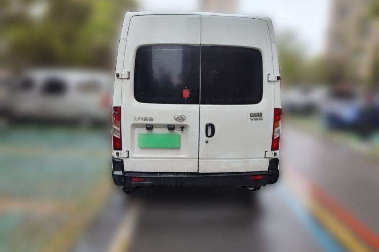 Used SAIC MAXUS Xintu V80 2019 2.5T Classic Model 6-Speed Manual Aotong Long Wheelbase Mid-Height 7-Seater
