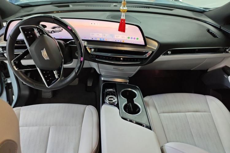 Used Cadillac LYRIQ 2022 Rear-Drive Long-Range Luxury Edition Center Console