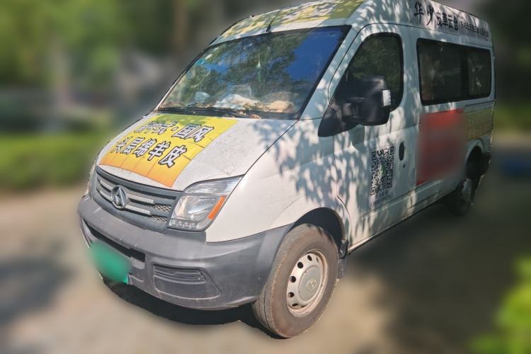 Used SAIC MAXUS Xintu V80 New Tu V80 4950×1998×2345 manual 2.5t diesel 5-seater