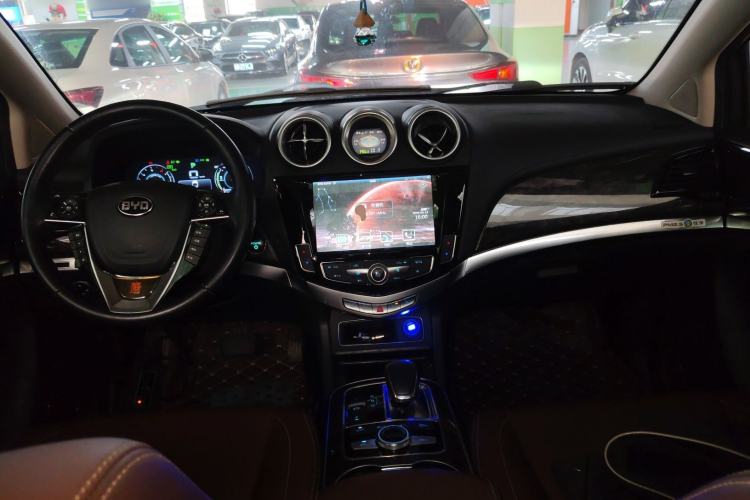 Used BYD Tang New Energy 2015 2.0T Four-Wheel-Drive Flagship Model Center Console