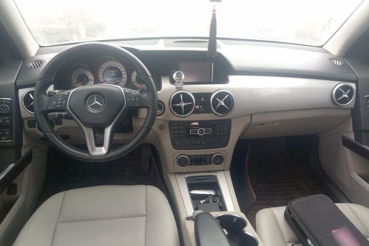 Used Mercedes-Benz GLK-Class 2013 GLK 300 4MATIC Dynamic Sunroof Model Center Console