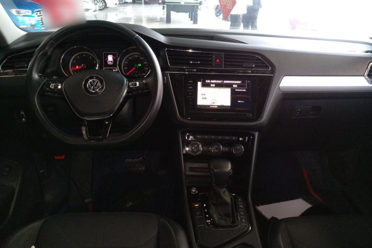 Used Volkswagen Tiguan L 2019 Revised 330TSI Automatic Two-Wheel Drive Smart & Luxury Edition China VI Standard Center Console