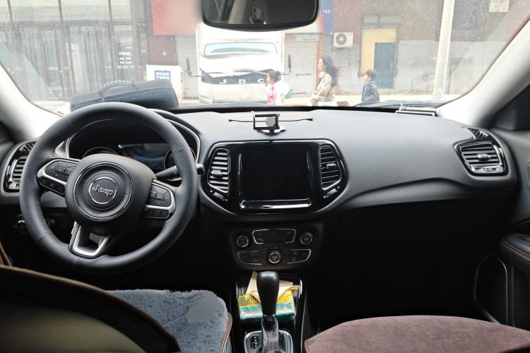 Used Jeep Compass 2020 220T Automatic Elite Edition Center Console