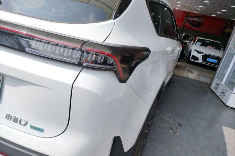 Used JETOUR Shanhai L7 2024 1.5T 120km MAX 5-Seater Right Rear Taillight