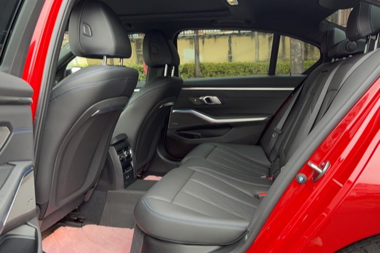 Used BMW i3 2023 eDrive 40 L Midnight Sports Package
