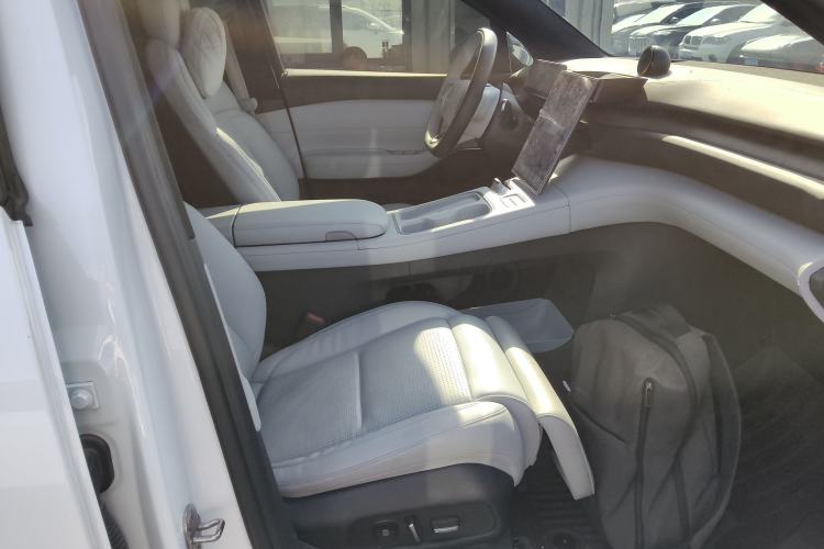 Used Nio ES6 2024 75 kWh Right Front Seat