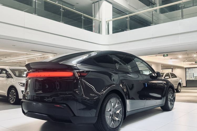 Used Tesla Model Y L 2025 Model Long-Range All-Wheel-Drive Version