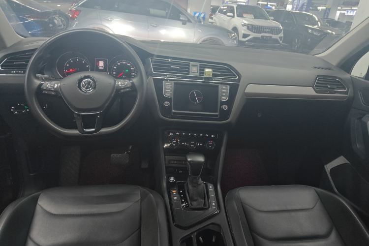 Used Volkswagen Tiguan L 2018 330TSI Automatic Two-Wheel Drive Luxury Edition Center Console