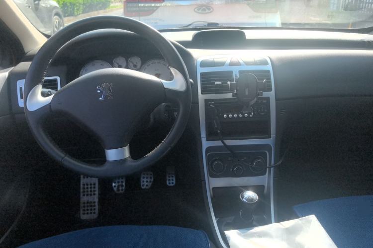 Used Peugeot 307 2012 1.6L Manual CROSS Center Console