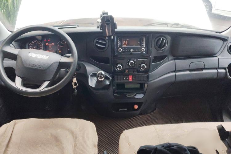 Used Iveco Eurocargo 2018 2.3T Short-Wheelbase Low-Roof Multi-Purpose Van with Side Sliding Door F1A