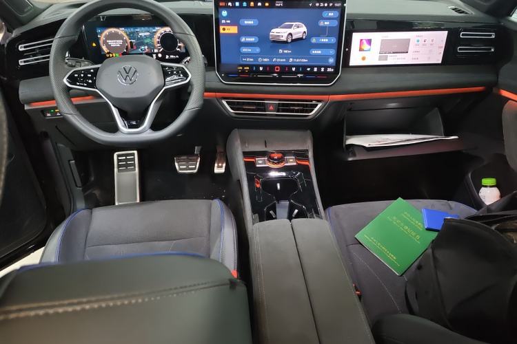 Used Volkswagen Tiguan L 2024 PRO 330TSI Two-Wheel Drive R-Line Prestige Edition Center Console