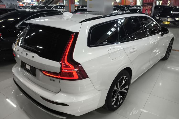 Used Volvo V60 2024 B5 Zhiyuan Sport Edition
