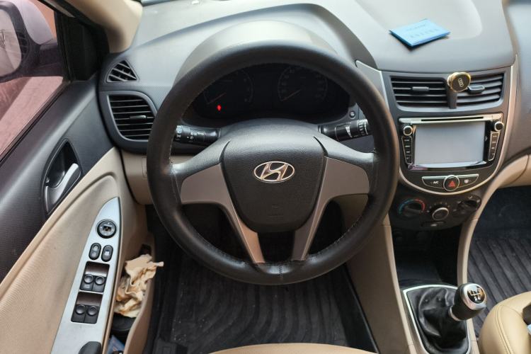 Used Hyundai Verna (older generation) 2014 1.4L Manual Smart GLS Trim
