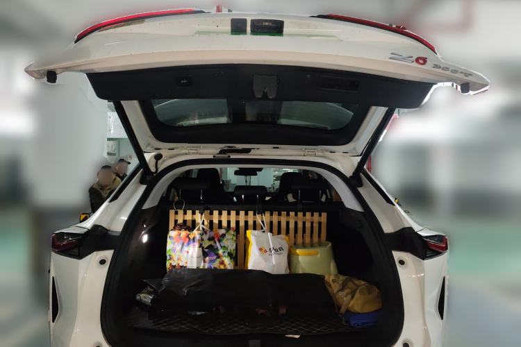 Used CHANGAN OSHAN Z6 2023 Blue Whale 1.5T DCT Smart-Led City Edition Trunk