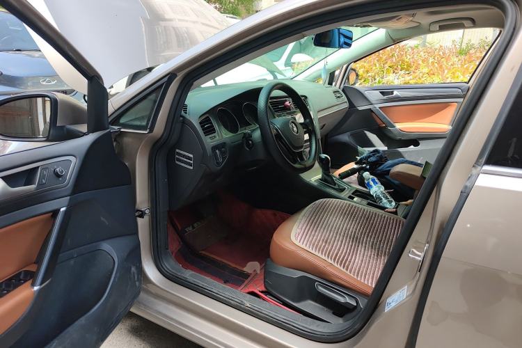 Used Volkswagen Golf 2016 230TSI Automatic Comfort Version
