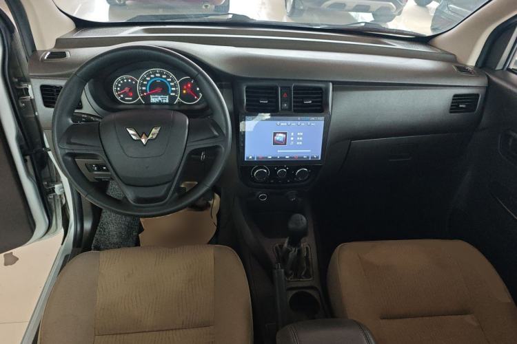 Used Wuling Rongguang V 2016 1.2L Standard Version
