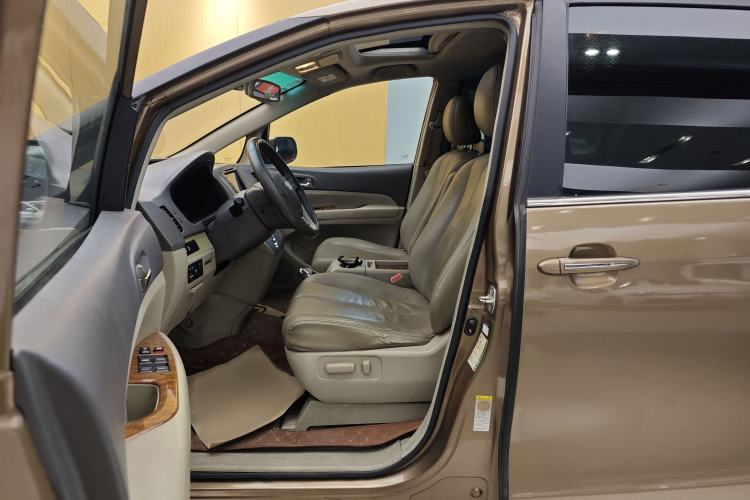 Used BYD M6 2013 2.4L Automatic Luxury Model
