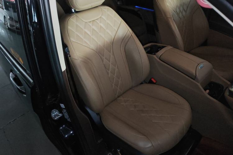 Used Mercedes-Benz Vito 2021 2.0T Business Version 7 Seats Right Front Seat