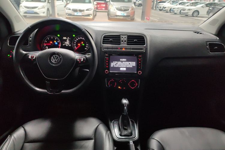 Used Volkswagen Polo 2016 1.6L Automatic Comfort Model Center Console