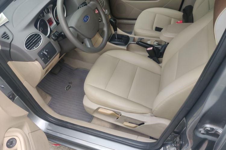Used Ford Focus 2009 Sedan 1.8L Automatic Fashion Edition Driver Seat