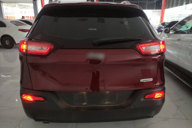 Used Jeep Cherokee 2016 2.0L Superior Edition