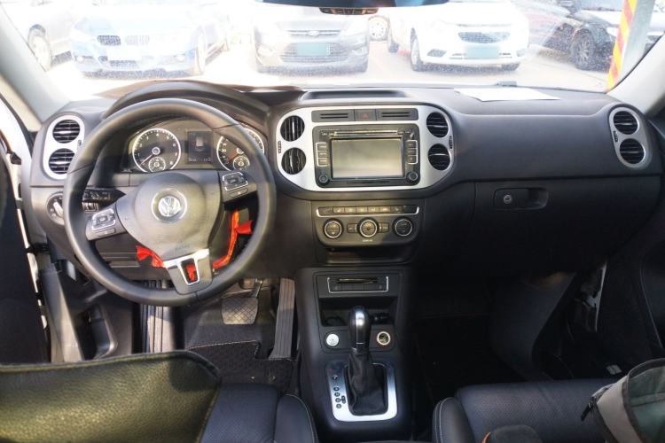 Used Volkswagen Tiguan 2016 300TSI Automatic All-Wheel Drive Luxury Edition Center Console