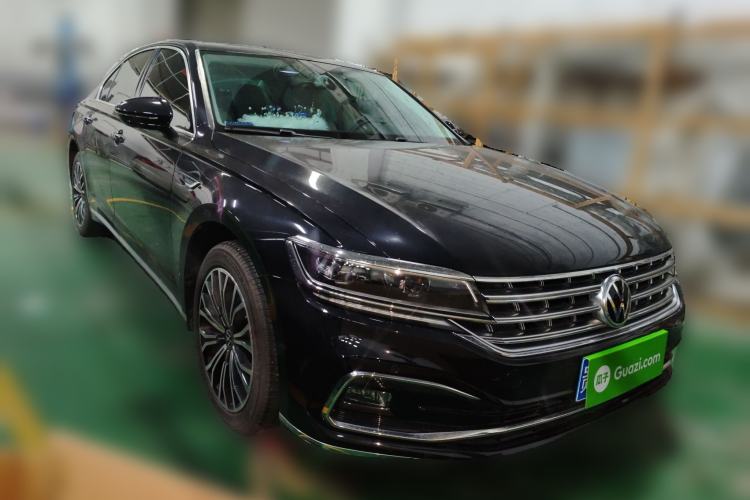 Used Volkswagen Phideon 2021 380TSI Luxury Edition Front Right 45 Deg