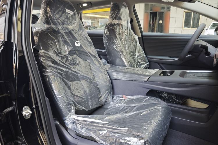 Used Nissan N6 2026 Model 180 Max Interior 2