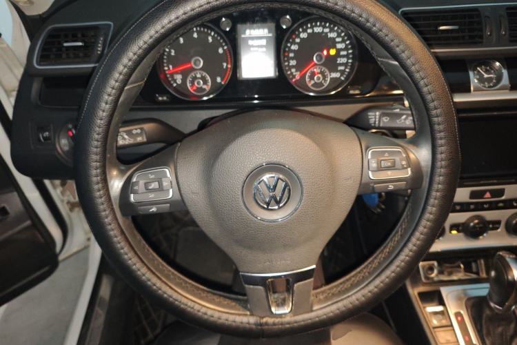Used Volkswagen Magotan 2013 1.8TSI Luxury Model Steering Wheel