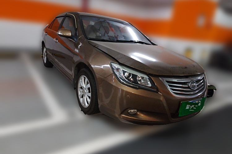 Used BYD G6 2013 1.5TI Manual Luxury Model Front Right 45 Deg