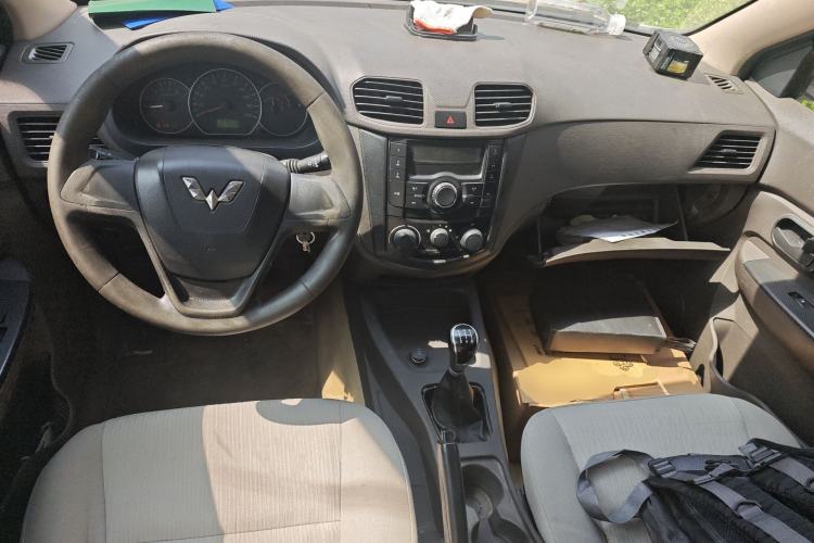 Used Wuling Hongguang 2014 1.5L Base Version
