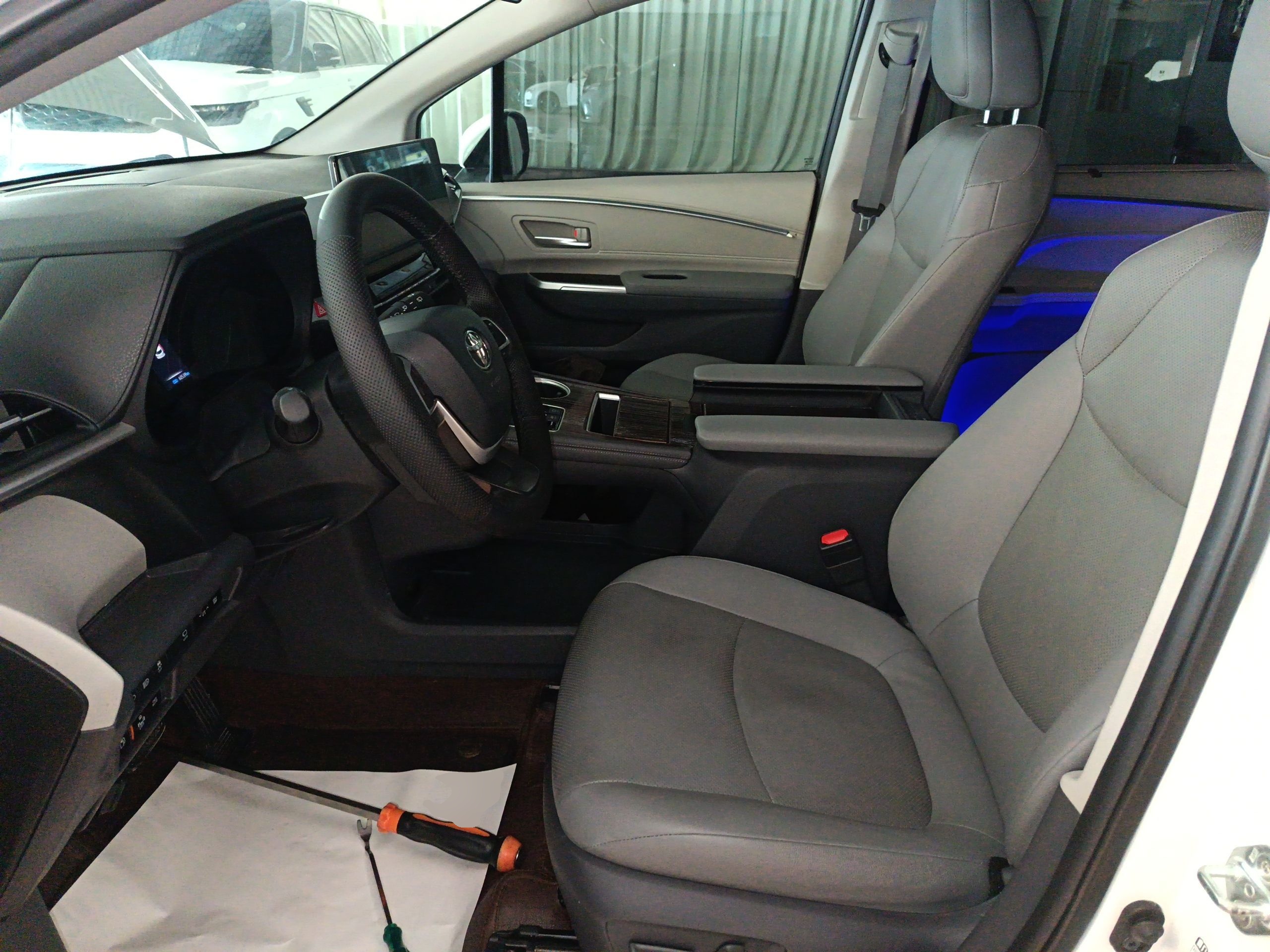 Переднее сиденье в автомобиле