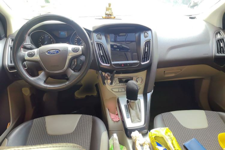 Used Ford Focus 2012 Sedan 1.6L Automatic Fashion Edition
