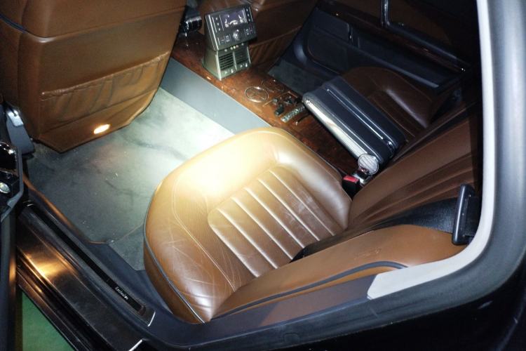 Used Volkswagen Phaeton 2011 4.2L V8 4-seat Extended-Range Individual Edition Left Rear Seat