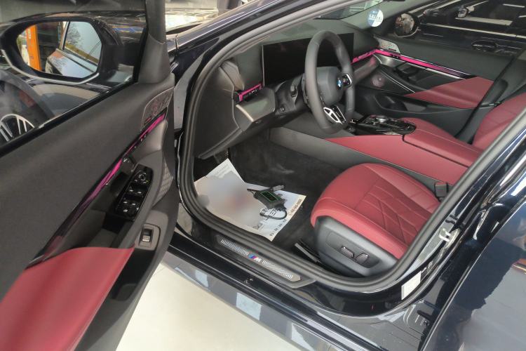 Used BMW 5 Series 2025 525Li M Sport Package Driver Seat