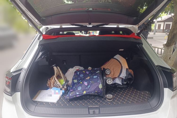 Used Volkswagen T-ROC 2025 Facelift Model 2 300TSI DSG Two-Wheel Drive Chenguang Edition Trunk