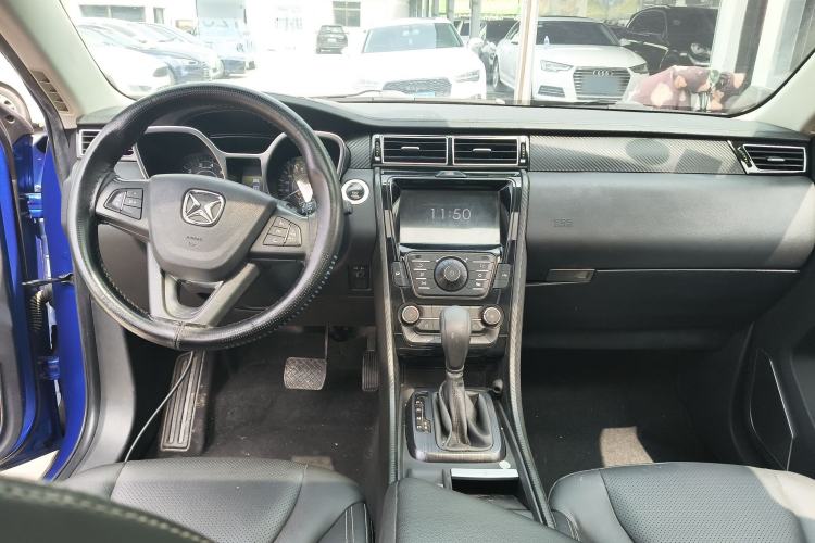 Used JMC Yusheng S330 2016 1.5L GTDi Automatic Two-Wheel Drive Fashion Edition Center Console