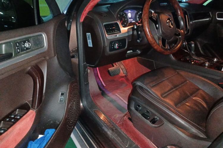 Used Volkswagen Touareg 2015 3.0 TDI Diesel Comfort Model Interior 3