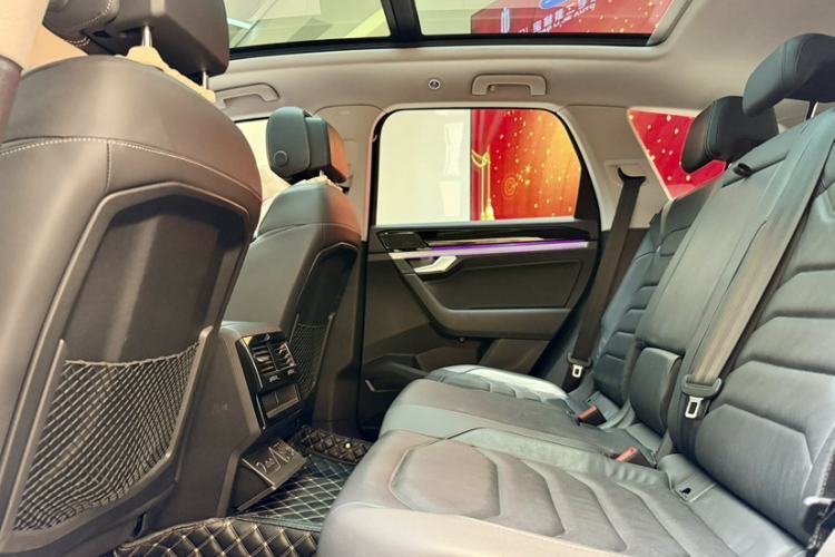 Used Volkswagen Touareg 2020 3.0 TSI Luxury Edition China VI Interior 9