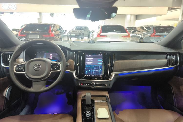 Used Volvo V90 2022 Cross Country B5 AWD Smart Range Edition
