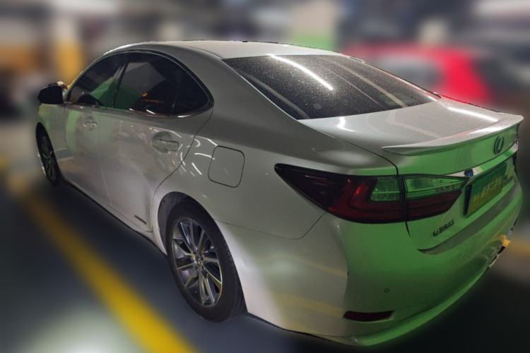 Used Lexus ES 2017 300h Mark Levinson Comfort Edition
