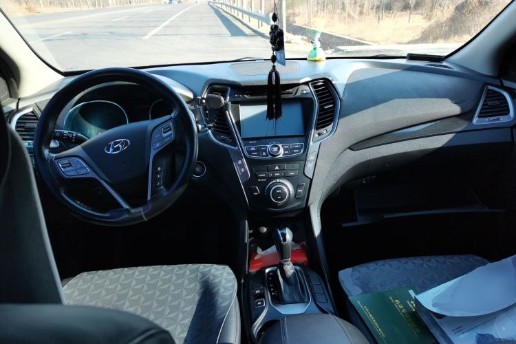 Used Hyundai Santa Fe 2015 2.0T Automatic Two-Wheel Drive Smart Version 5 Seats
