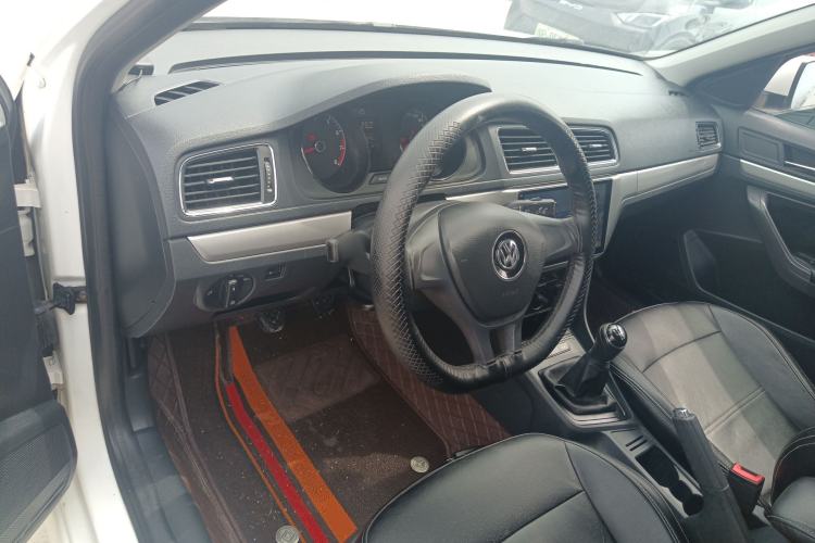 Used Volkswagen Lavida 2017 1.6L Manual Fashion Edition Center Console