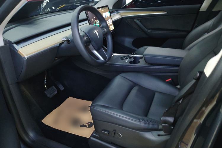 Used Tesla Model Y 2021 Standard Range Rear-Wheel Drive Version Left Front Seat