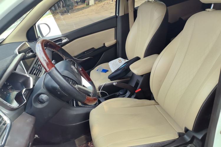 Used Baojun 310W 2017 1.5L Manual Fashion Model China V Left Front Seat