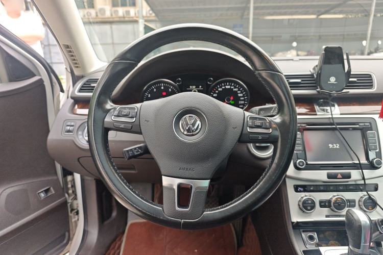Used Volkswagen Magotan 2012 Travel Edition 2.0 TSI Comfort Version Steering Wheel