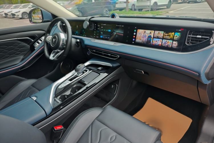 Used VOYAH FREE 2021 Four-Wheel Drive Standard Range-Extended Exclusive Luxury Package
