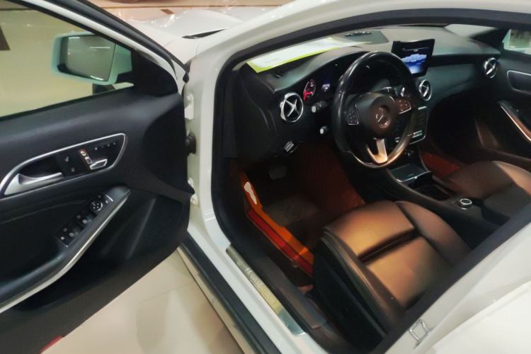 Used Mercedes-Benz GLA 2018 GLA 200 Sport Edition Driver Seat