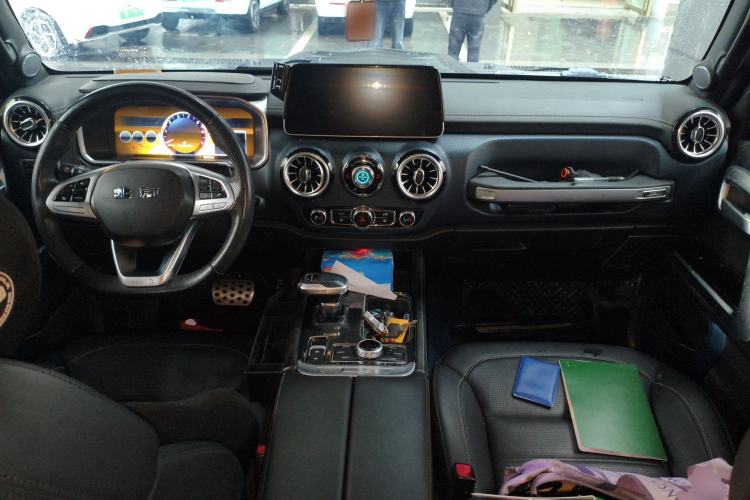 Used BAIC Off-Road BJ40 2023 2.0T Automatic Four-Wheel Drive Ring of the Tower Champion Edition Center Console